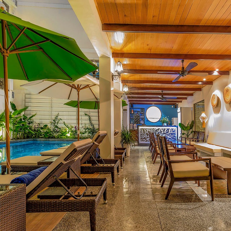 Drinks by the pool