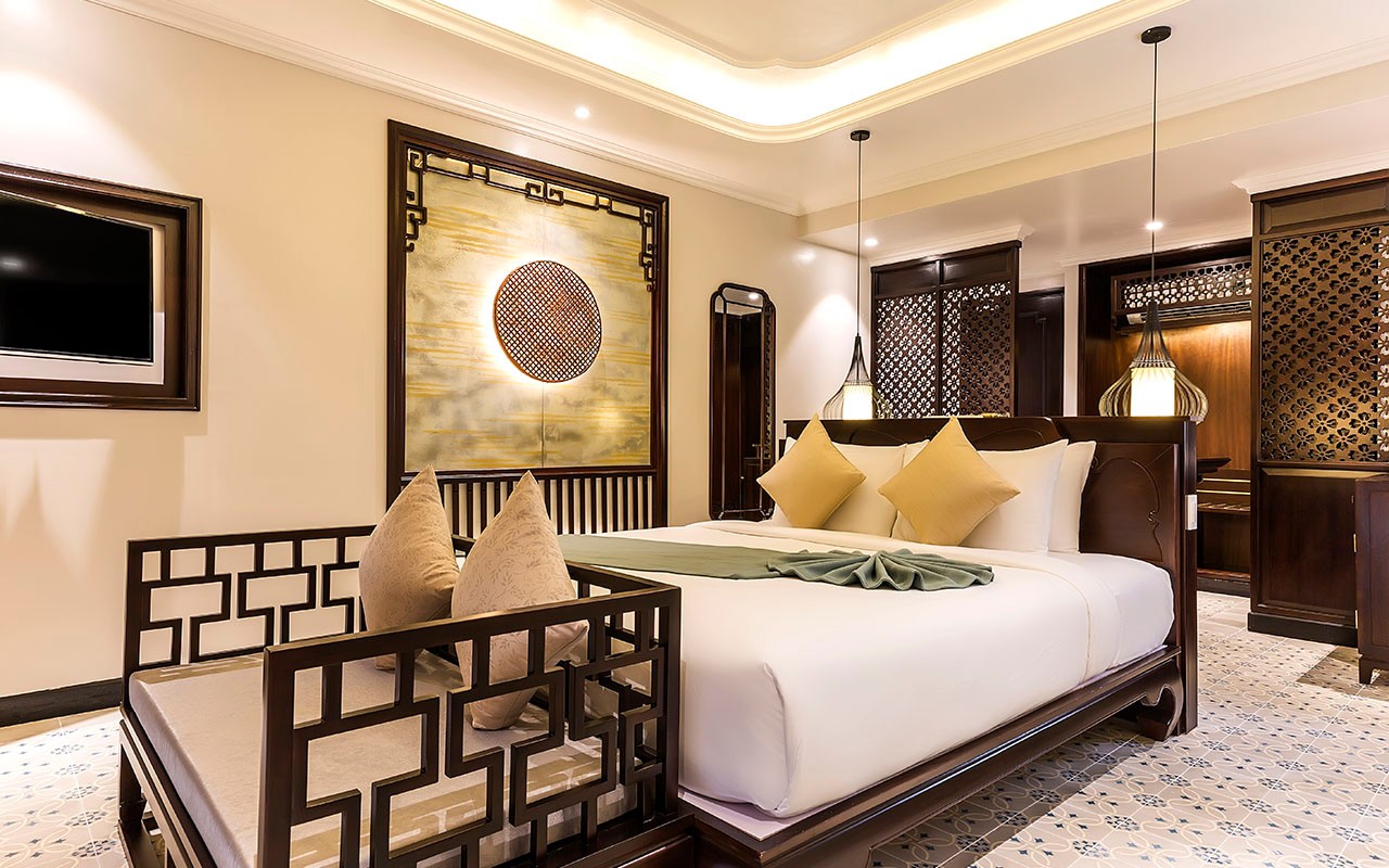 Enjoy Our Luxurious Rooms & Superior Amenities